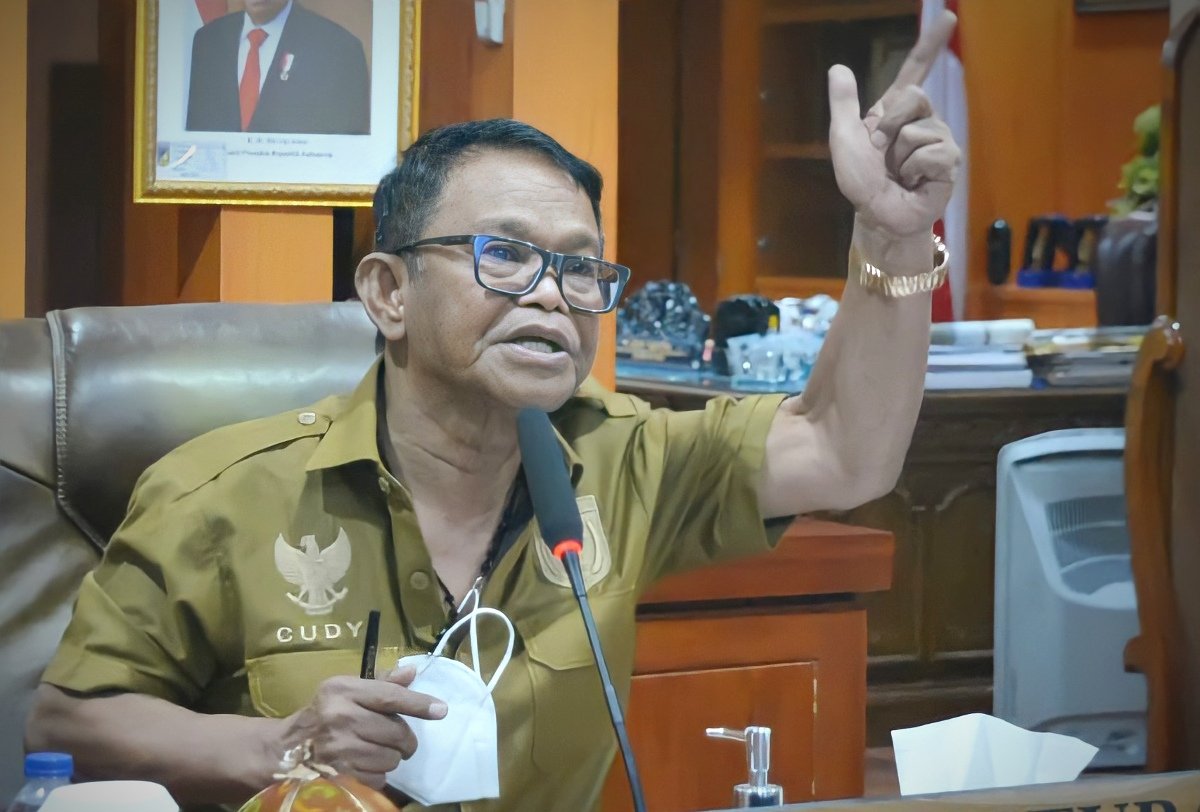 TUTURA.ID - Bersumpah tak lantik sekdaprov; tak cuma sekali Gubernur Cudy tolak pejabat pilihan pusat