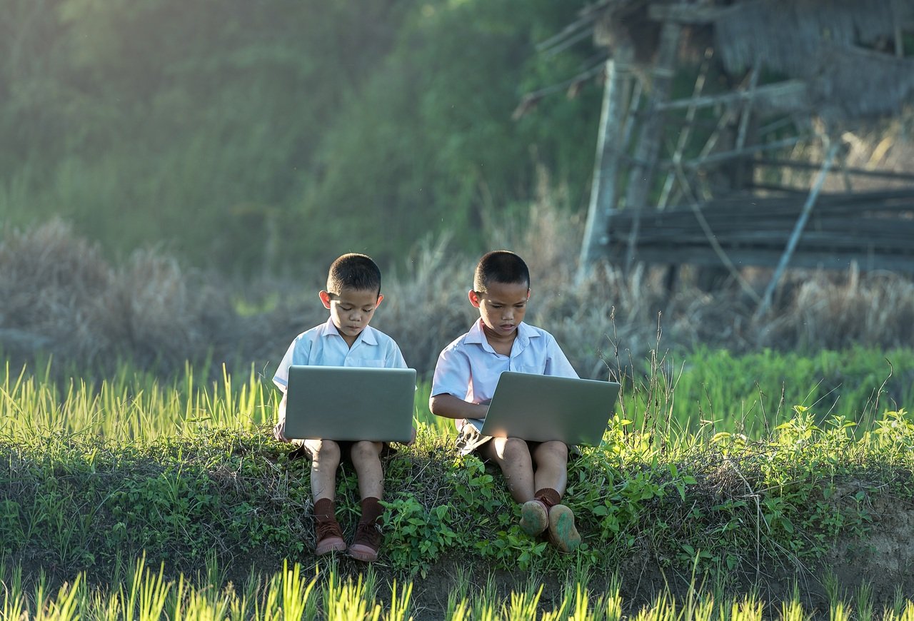 TUTURA.ID - Pengguna internet Sulteng: 2,3 juta jiwa dan hobi main medsos