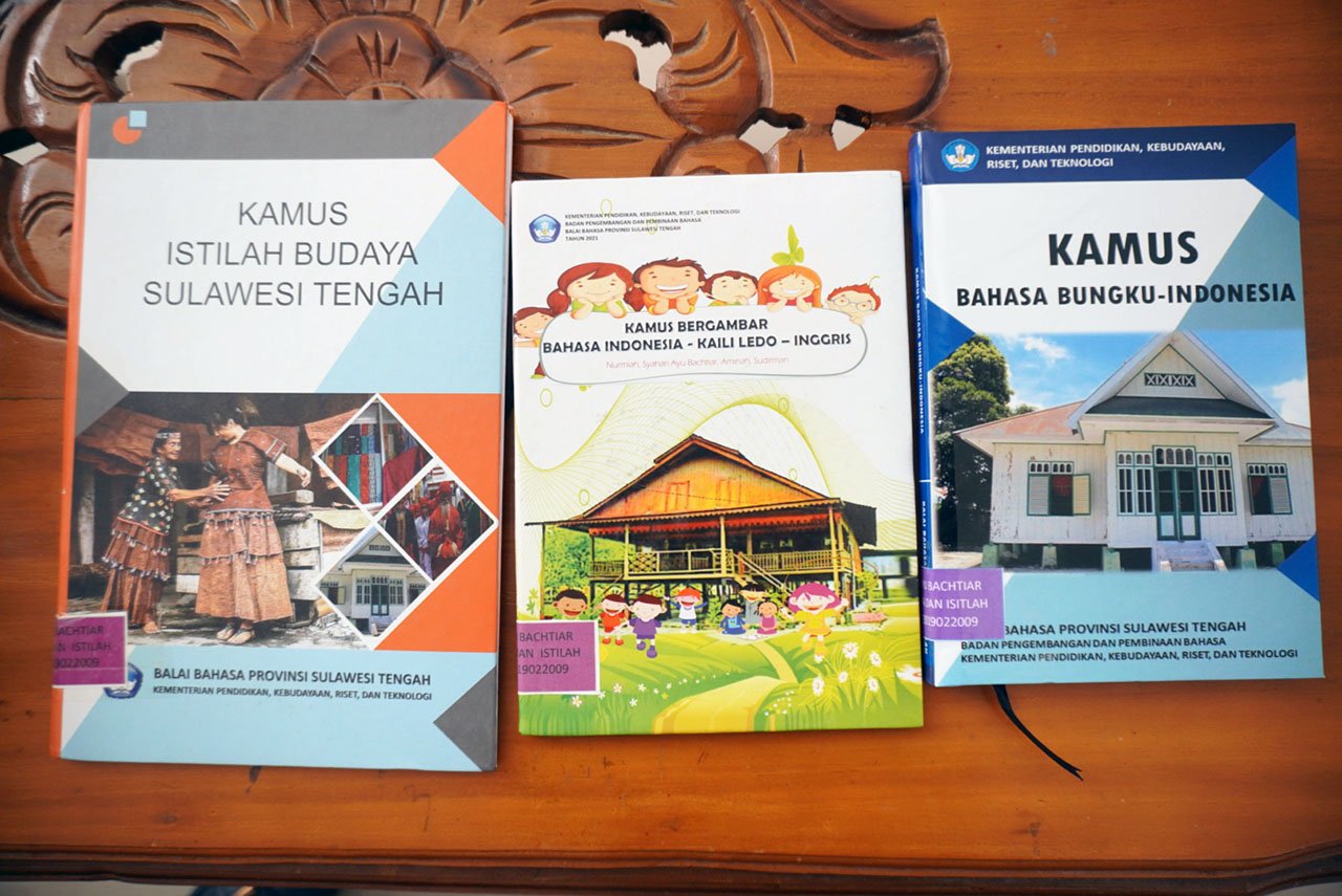 TUTURA.ID - Balai Bahasa Sulawesi Tengah menerbitkan kamus berbahasa daerah