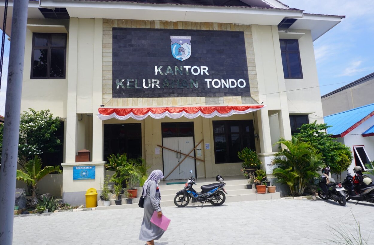 TUTURA.ID - Aksi penyegelan Kantor Kelurahan Tondo, layanan adminduk terhambat