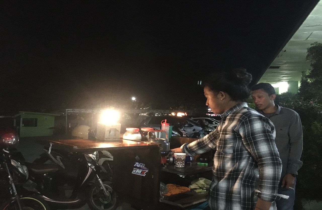 TUTURA.ID - Kopi Anak Deker, penjual starling ala Kota Palu 