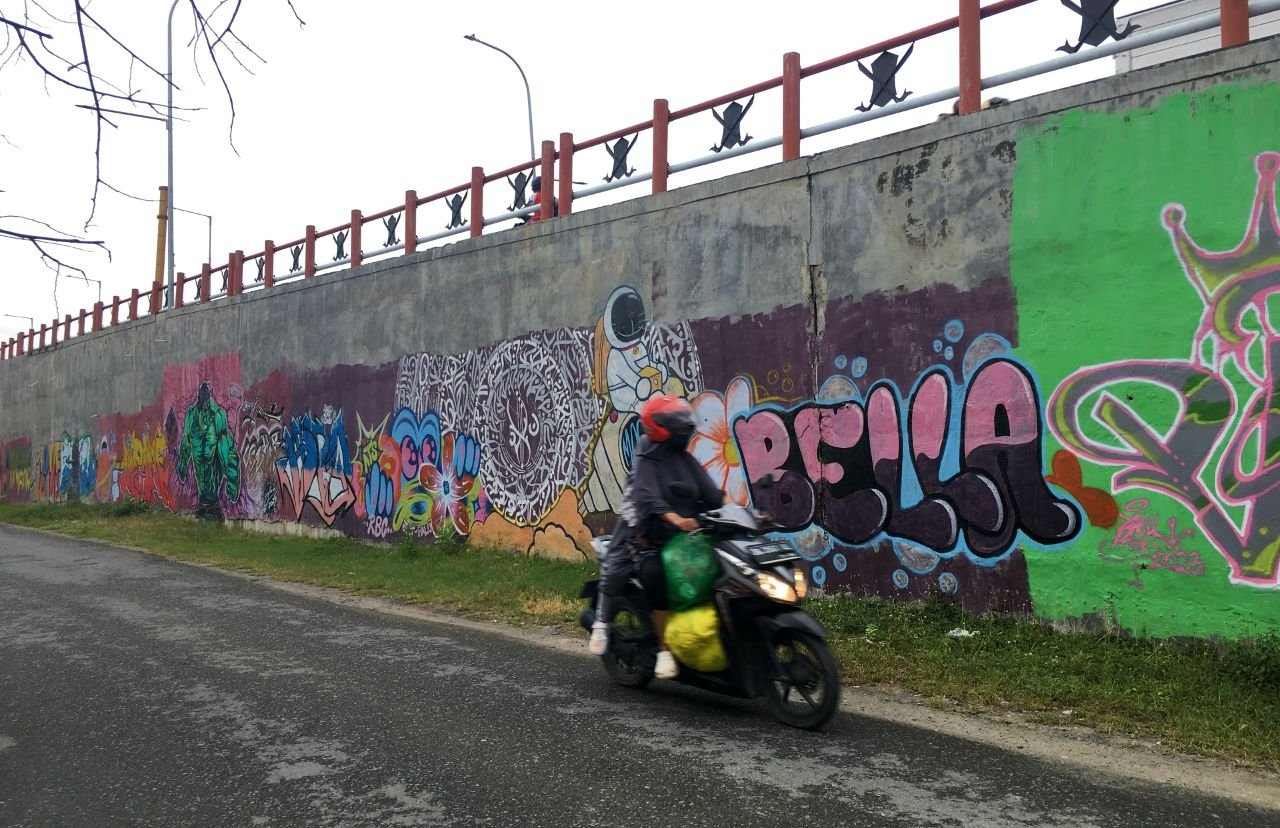 TUTURA.ID - Mengintip seni grafiti di Kota Palu; bersimpang street art dan vandalisme