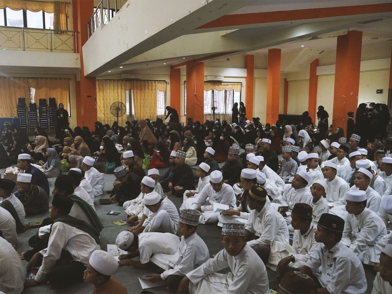 TUTURA.ID - Mengumpulkan donasi untuk para santri yatim dan hafiz sambil bermunajat