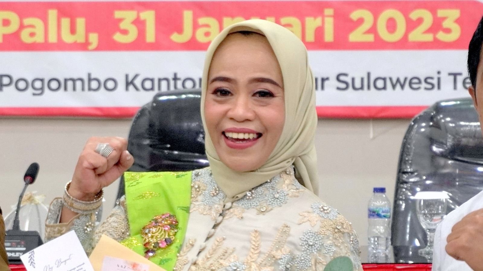 TUTURA.ID - Novalina jadi perempuan pertama di kursi sekdaprov Sulteng