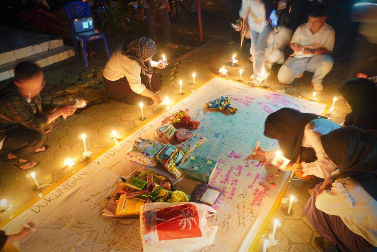 TUTURA.ID - Seribu lilin solidaritas untuk korban pemerkosaan di Parigi Moutong
