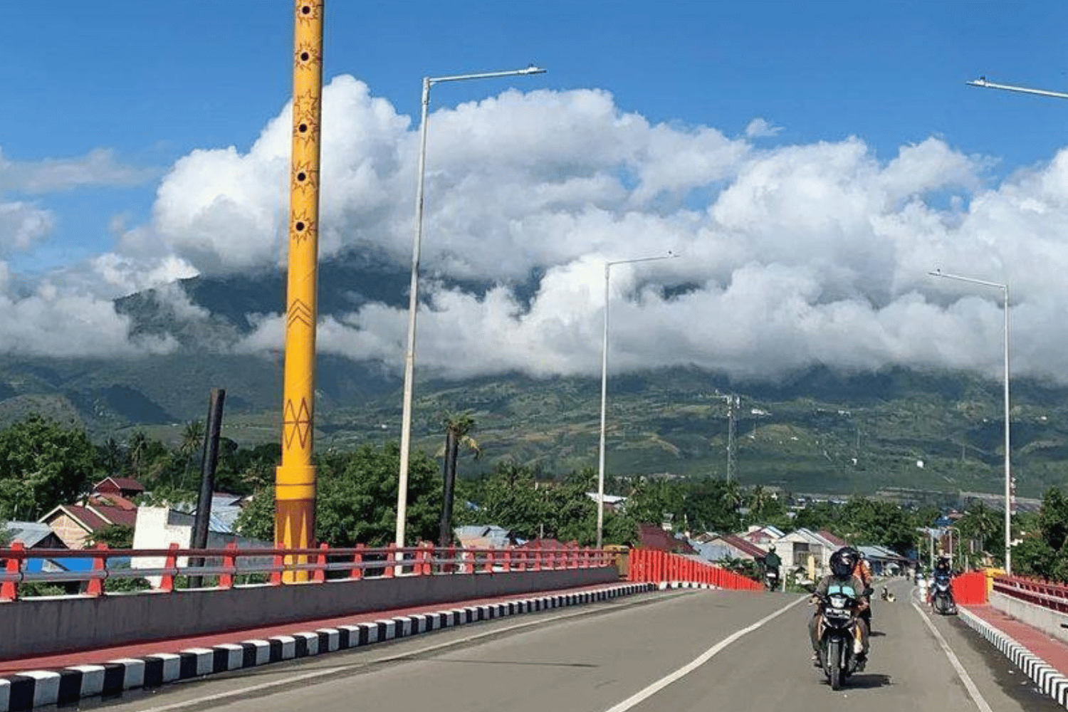 TUTURA.ID - Lalove; siulan Elang dari kejauhan