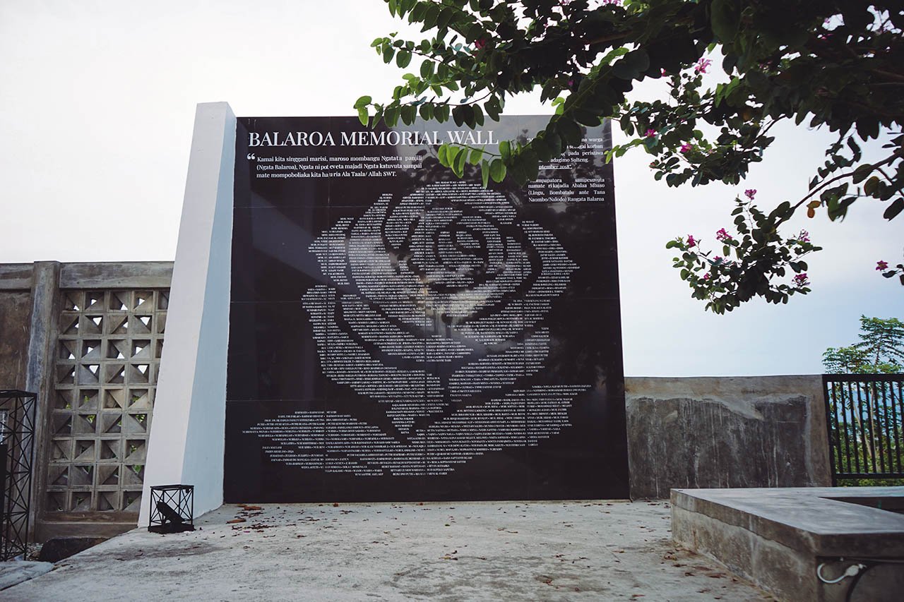 TUTURA.ID - Mengunjungi Balaroa Memorial Wall untuk memulihkan diri