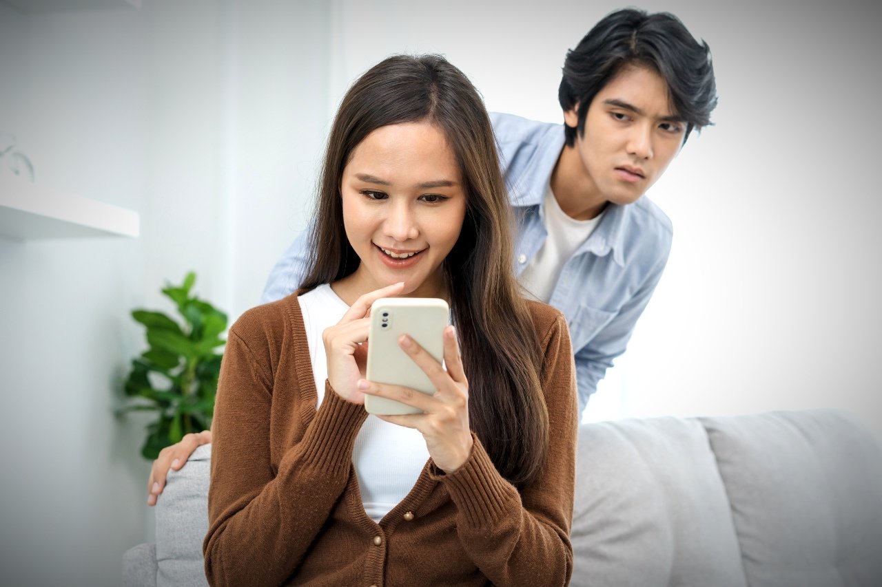 TUTURA.ID - Micro cheating: Selingkuh tipis-tipis yang melukai komitmen